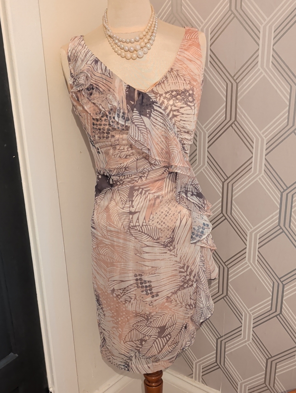 Sleeveless V-Neck Ruffle Midi Dress in Blush and Navy
